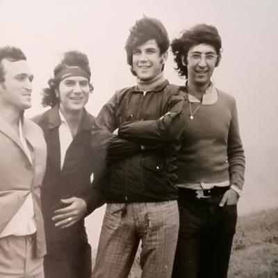 Με τους φίλους του, περίοδος 1972-1973
